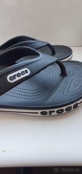 Predám nové šľapky CROCS, modré a čierne.veľkosť 45. - 2