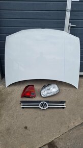 VW Golf IV predná kapota bielej farby - 2