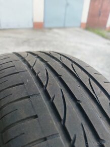 Pneu 225/55 R17 - 2