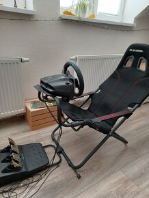 Playseat a Logitech G29 - 2