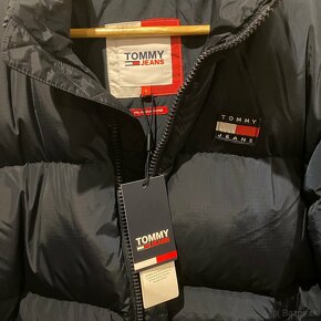 Tommy Jeans puffer (páperová) bunda - 2