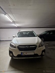 Subaru Outback 2,5 CVT Comfort biela metalíza - 2