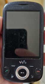 Sony Ericsson W20i, zylo, walkman, čierny - 2