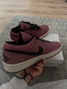 Nike Air Jordan 1 Low Mulberry - 2