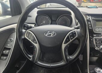 Hyundai i30 1.6-1MAJ.-PRAV.SERVIS-NÍZKÉ KM - 2