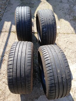 Michelin  225/40ZR 18 - 2