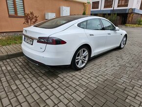 Tesla Model S 85 Free Supercharger - 2