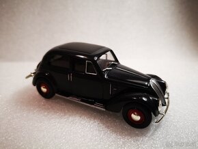 Predám kovový zberateľský model auta Fiat 1500 6 C - 2