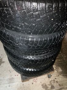 Predám zimné pneu 225/75 R 16 Nokian - 2