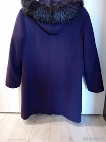 Tmavofialovy kabát - 2