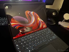 Microsoft Surface 8 PRO so stylusom a klávesnicou - 2