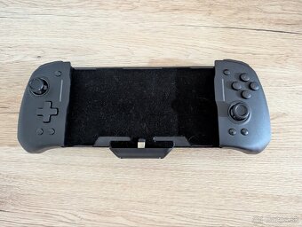 Nintendo Switch gamepad - 2