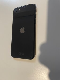 Krásny Iphone SE 2020 64GB batéria 96 percent - 2