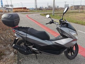 Honda pcx 2016 po servise za 2300€ zimná cena 1600€ - 2