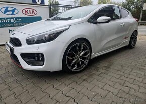 Kia Cee´d 1.6-1.maj.-NAVI-KAMERA - 2