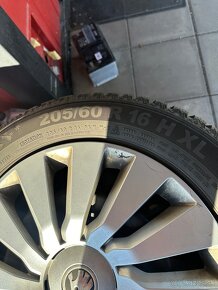 205/60 R16 zimné - 2