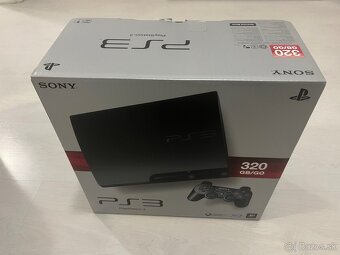 PS3 konzola s ovládačmi - 2