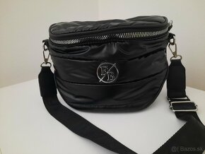 Moderná dámska crossbody kabelka / ľadvinka - 2