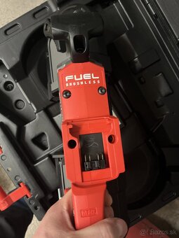 MILWAUKEE M18 FUEL™ Pásová píla M18CBS125-0 - 2