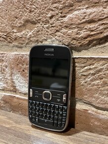 Nokia Asha 302 - 2