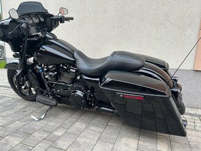 Harley Favidson Street Glide - 2