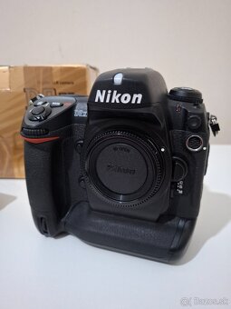 Nikon d2x iba 250 záberov - 2