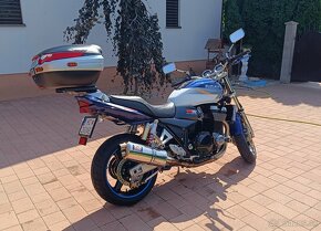 Suzuki GSX 1400 - 2