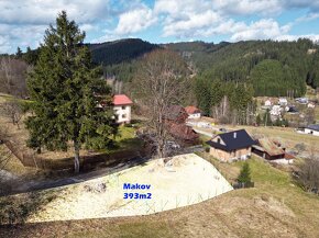 EXKLUZÍVNE Slnečný pozemok 393 m2, krásna lokalita, Mak - 2