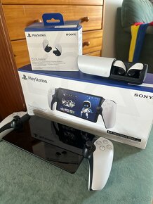 Playstation Portal + Playstation 5 Pulse Earbuds - 2