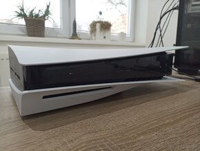 Playstation 5 s mechanikou + 2 ovládače DualSense + 1 hra - 2