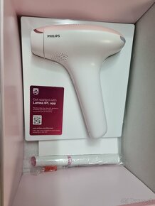 Philips Lumea IPL epilátor so zastrihávačom - ako nový - 2