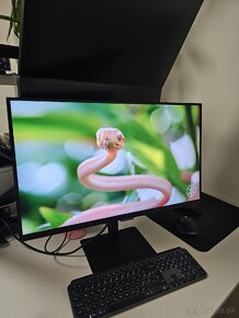 Samsung 27' 4k Monitor (LS27A800U) - 2