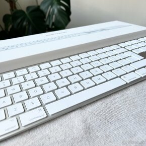 Apple Magic Keyboard s číselnou klávesnicou, strieborná – US - 2