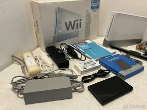 Nintendo Wii - 2 ovladače - 300G HDD plný her - USA - 2