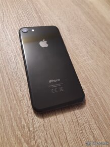 iPhone 8 / 64GB čierny TOP stav - 2