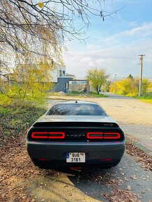 Dodge Challenger 6.2 Hemi SRT Hellcat 717HP - 2