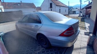 Mercedes c 1.8T benzín  w203 nová stk,em - 2