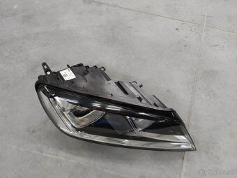 Prave predne svetlo VW Touareg II lift - 2