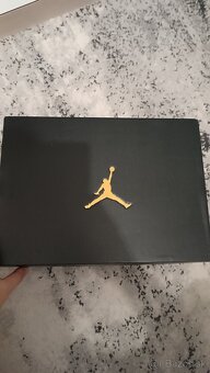 Air Jordan mid - 2