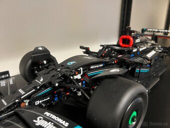 LEGO Mercedes-AMG F1 W14 - 2