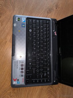 Toshiba - maly notebook - 2