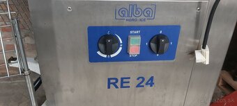 Robot RE 24 nové generace. Provoz na  230 volt. - 2