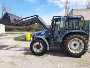 Univerzálny kolesový traktor New Holland T5050 - 2