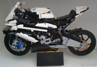 LEGO Technic 42130 BMW M 1000 RR - 2