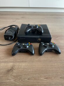 XBOX 360 (cracknutý) + 2x ovládač - 2