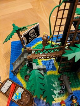 Lego Pirates ostrov 6270 - 2