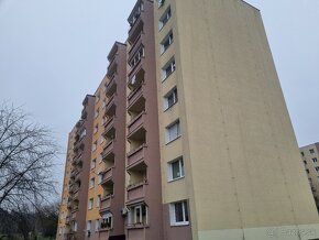 Slnečný trojizbový byt v širšom centre Lučenca - 2