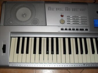 Yamaha Portable Grand DGX 205 (rozsah 6,5 oktávy) - 2