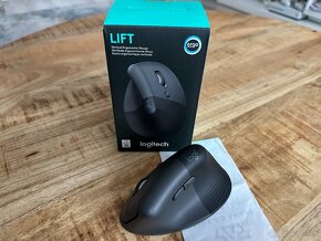 Logitech Lift Vertical Ergonomic Mouse Graphite - 2