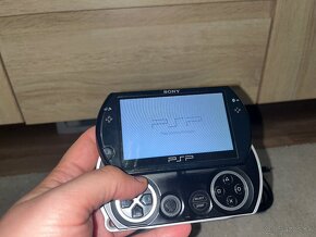 P: PlayStation Portable PSP GO 16GB (FLASH) + 8GB M2 karta - 2